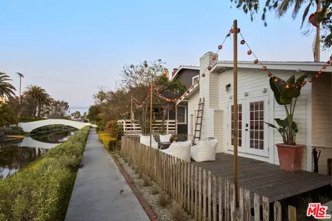 230 Sherman Canal, Venice, CA 90291