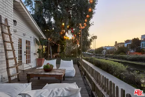 230 Sherman Canal, Venice, CA 90291