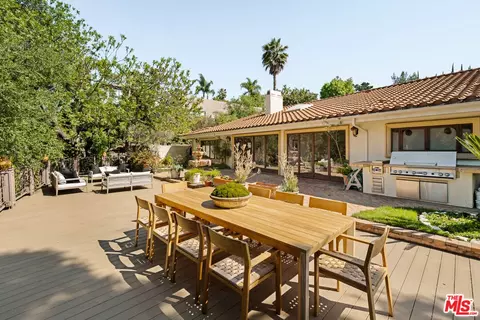 11411 Dona Lola Dr, Studio City, CA 91604