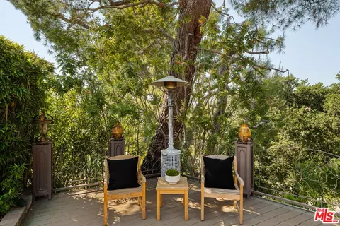11411 Dona Lola Dr, Studio City, CA 91604