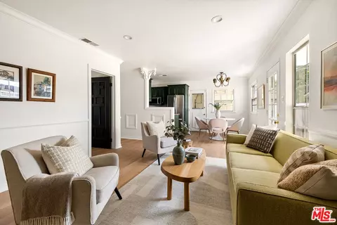 19432 Hartland St, Reseda, CA 91335