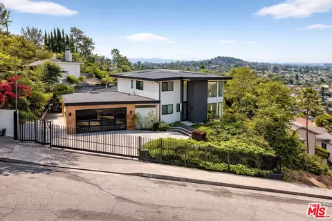11428 Dona Lola Dr, Studio City, CA 91604