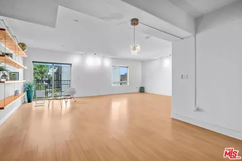 5232 Satsuma Ave #202, North Hollywood, CA 91601