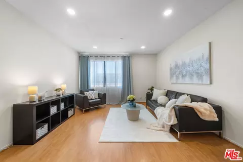 533 S St Andrews Pl #220, Los Angeles, CA 90020