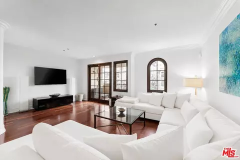 850 N Croft Ave #302, Los Angeles, CA 90069