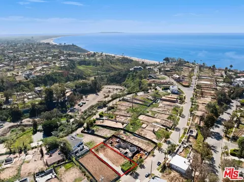 566 N Las Casas Ave, Pacific Palisades, CA 90272