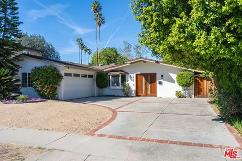 19837 Gilmore St, Woodland Hills, CA 91367