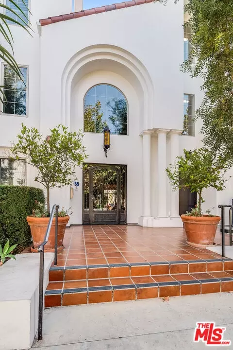 10648 Woodbridge St #306, Toluca Lake, CA 91602