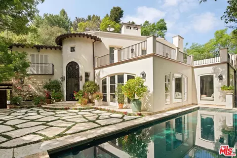 2557 Hutton Dr, Beverly Hills, CA 90210