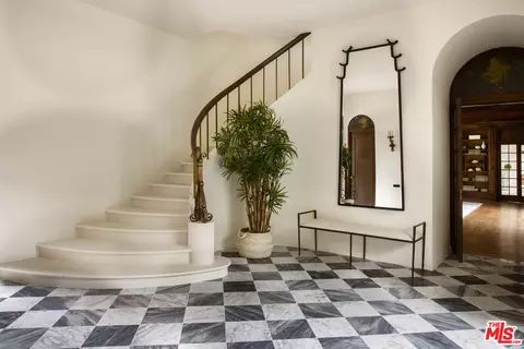 Entry Way - 3191 Padaro Ln, Carpinteria, CA 93013 photo 1 of 3