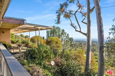971 Stonehill Ln, Los Angeles, CA 90049