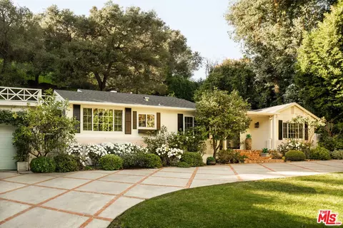 2533 Benedict Canyon Dr, Beverly Hills, CA 90210
