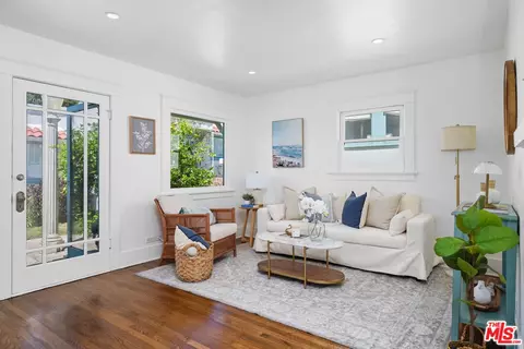 2411 NE 3rd St #L, Santa Monica, CA 90405