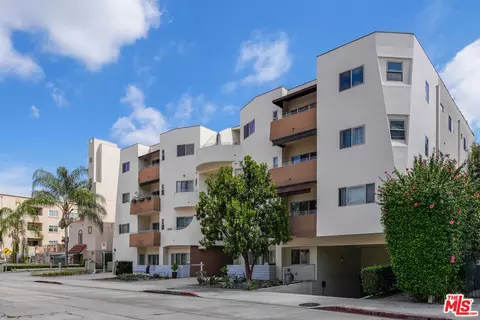 5016 Bakman Ave #401, North Hollywood, CA 91601