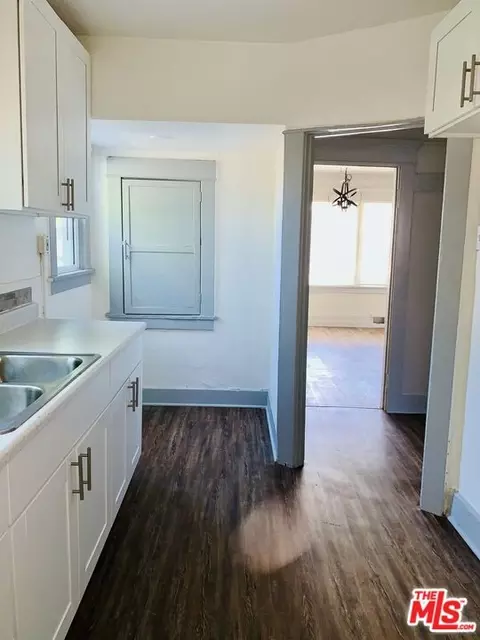 Entry Way - 219 E 10th St, Long Beach, CA 90813 photo 4 of 6