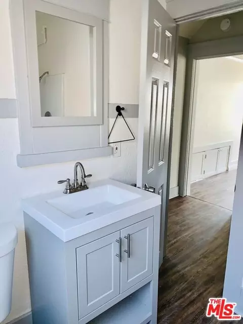 Bath - 219 E 10th St, Long Beach, CA 90813 photo 3 of 3