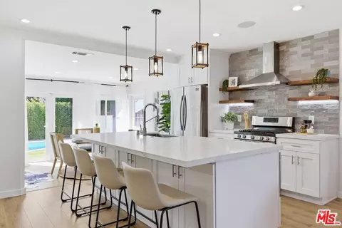 17320 Tiara St, Encino, CA 91316