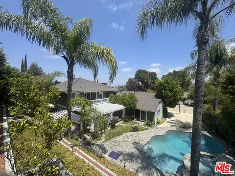 3690 Crownridge Dr, Sherman Oaks, CA 91403