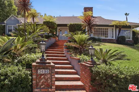 3690 Crownridge Dr, Sherman Oaks, CA 91403