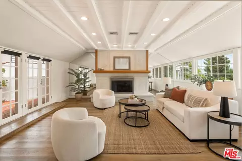 4115 Knobhill Dr, Sherman Oaks, CA 91403