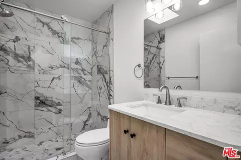 Bath - 13340 Burbank Blvd #2, Sherman Oaks, CA 91401 photo 2 of 3