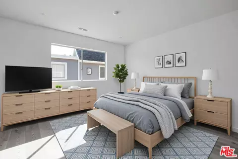 Bedroom - 13340 Burbank Blvd #2, Sherman Oaks, CA 91401 photo 2 of 5