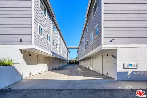Exterior - 13340 Burbank Blvd #2, Sherman Oaks, CA 91401 photo 4 of 7