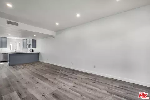 Living - 13340 Burbank Blvd #2, Sherman Oaks, CA 91401 photo 3 of 4