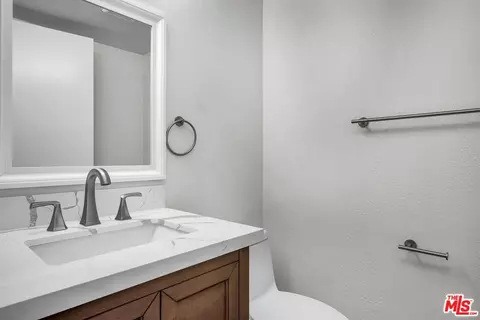 Bath - 13340 Burbank Blvd #2, Sherman Oaks, CA 91401 photo 3 of 3