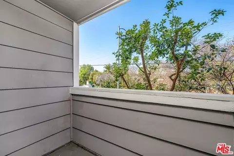 Exterior - 13340 Burbank Blvd #2, Sherman Oaks, CA 91401 photo 3 of 7
