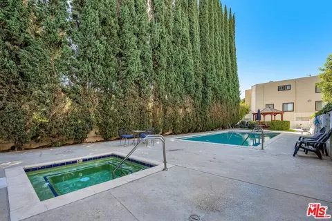 Exterior - 13340 Burbank Blvd #2, Sherman Oaks, CA 91401 photo 6 of 7