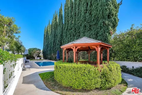 Exterior - 13340 Burbank Blvd #2, Sherman Oaks, CA 91401 photo 5 of 7