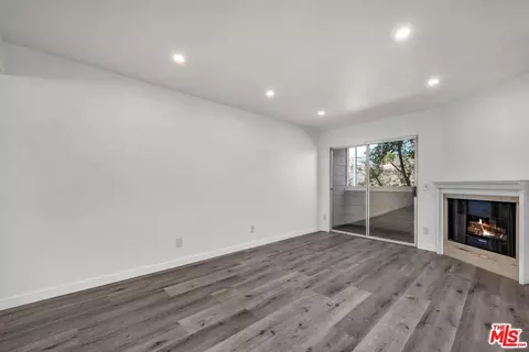 Living - 13340 Burbank Blvd #2, Sherman Oaks, CA 91401 photo 4 of 4