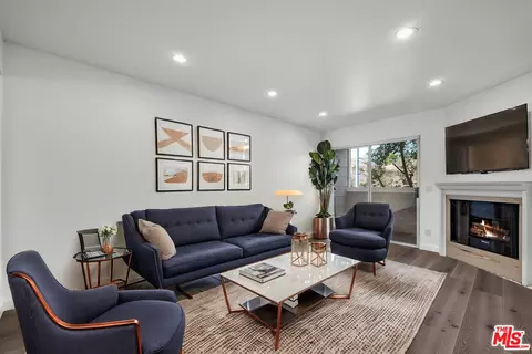Living - 13340 Burbank Blvd #2, Sherman Oaks, CA 91401 photo 1 of 4