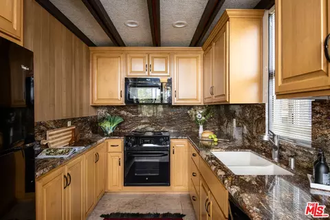 Kitchen - 287 Grizzly Rd, Lake Arrowhead, CA 92352 photo 1 of 1