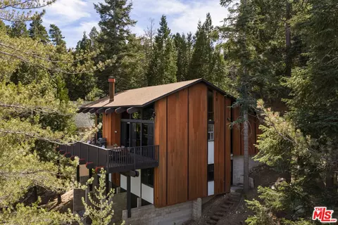 287 Grizzly Rd, Lake Arrowhead, CA 92352