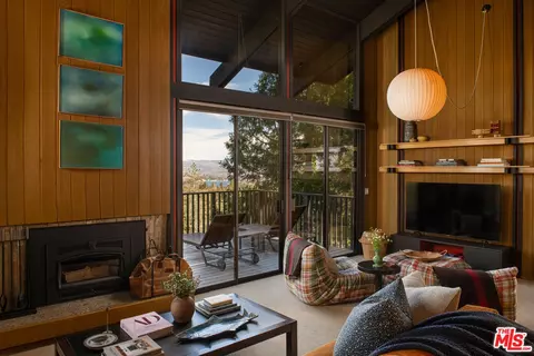 Living - 287 Grizzly Rd, Lake Arrowhead, CA 92352 photo 2 of 3
