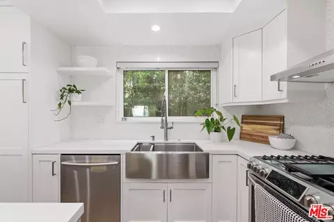 910 19th St #101, Santa Monica, CA 90403