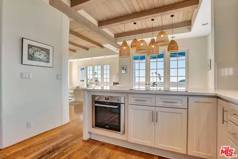 Kitchen - 2915 Valmere Dr, Malibu, CA 90265 photo 4 of 4