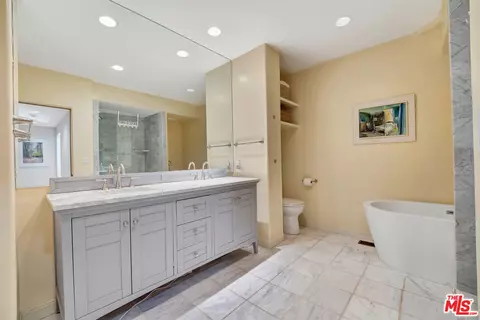 Bath - 2915 Valmere Dr, Malibu, CA 90265 photo 4 of 7