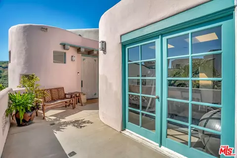 Exterior - 2915 Valmere Dr, Malibu, CA 90265 photo 3 of 12