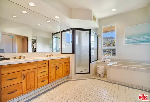 Bath - 2915 Valmere Dr, Malibu, CA 90265 photo 2 of 7