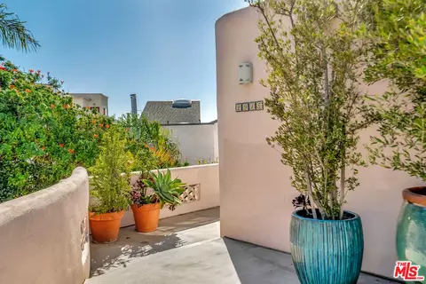 Exterior - 2915 Valmere Dr, Malibu, CA 90265 photo 5 of 12