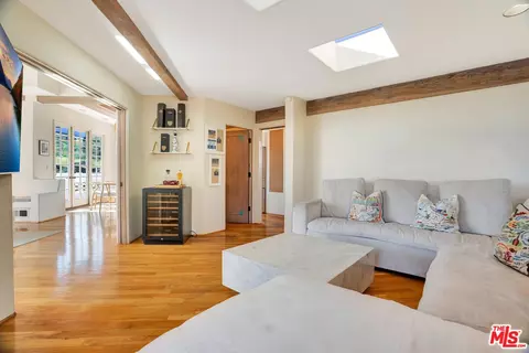 Living - 2915 Valmere Dr, Malibu, CA 90265 photo 5 of 6