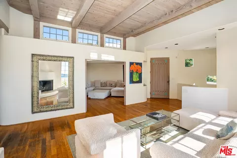 Living - 2915 Valmere Dr, Malibu, CA 90265 photo 4 of 6