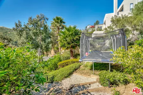 Exterior - 2915 Valmere Dr, Malibu, CA 90265 photo 9 of 12