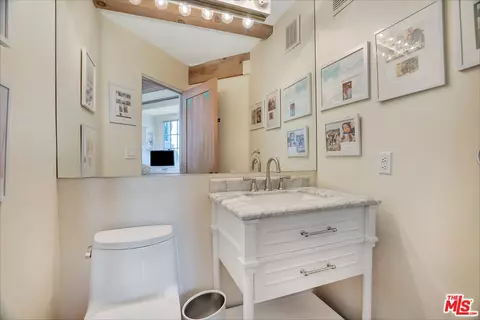 Bath - 2915 Valmere Dr, Malibu, CA 90265 photo 1 of 7