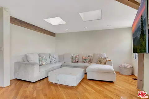 Living - 2915 Valmere Dr, Malibu, CA 90265 photo 6 of 6