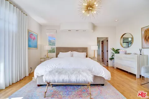 Bedroom - 2915 Valmere Dr, Malibu, CA 90265 photo 4 of 13