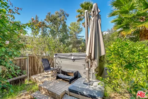 Exterior - 2915 Valmere Dr, Malibu, CA 90265 photo 10 of 12